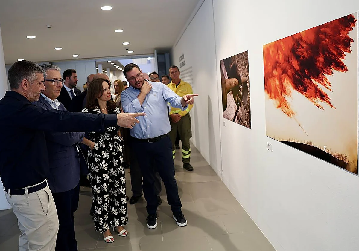 Lo que no se ve de un incendio: Ñito Salas y Juanjo Madueño retratan desde dentro la lucha contra el fuego