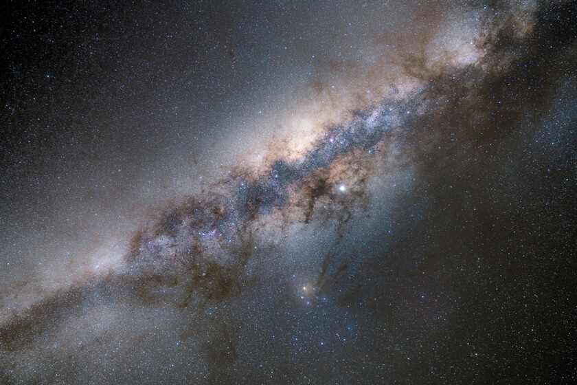 La Vía Láctea es un 10% más grande de lo que pensábamos, y lo hemos descubierto mirando explosiones en otras galaxias