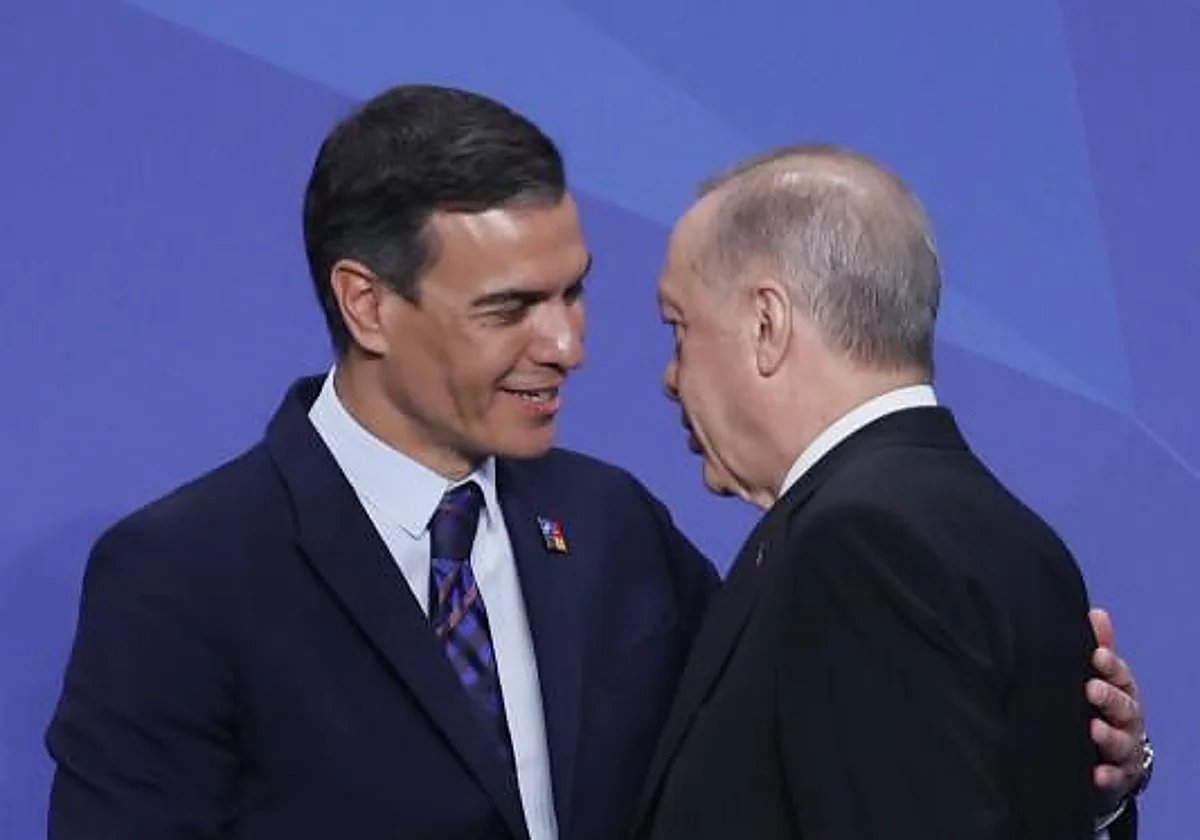 Sánchez llega a la OTAN aferrado al cumplimiento del 2% del gasto militar frente a Trump