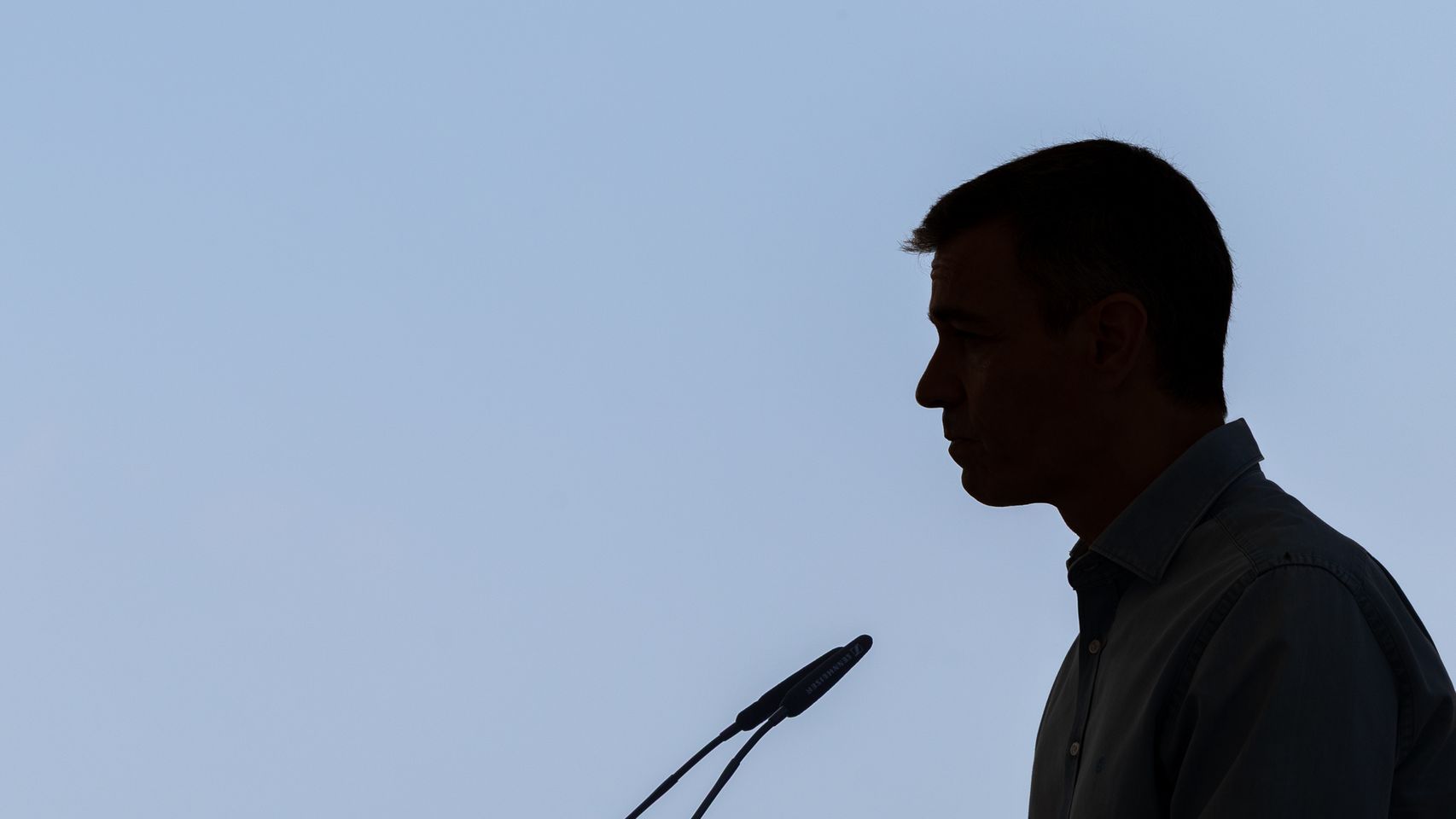 El PSOE ve difícil remontar en 7 meses los sondeos y la ola de escándalos pero confía en que PP y Vox patinen en las CCAA