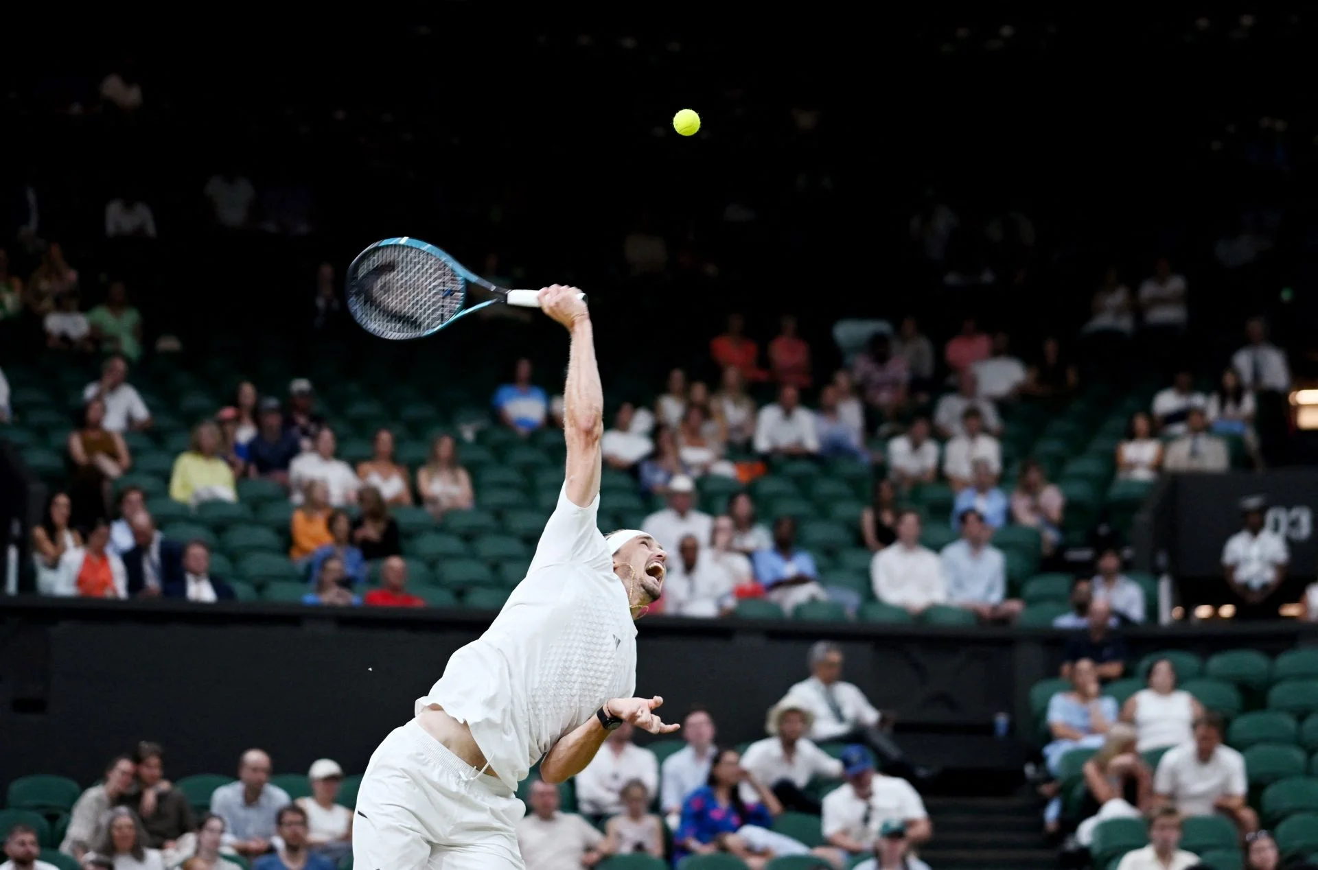 Zverev se queda a un paso de los cuartos antes del toque de queda