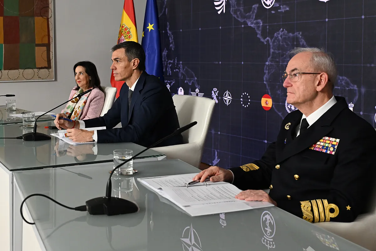 Sánchez reconoce el trabajo por la paz de los militares españoles en el exterior en un año de incertidumbre