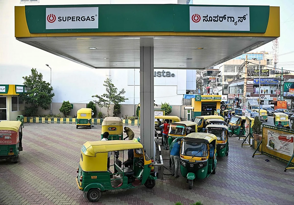 Nueva Delhi plantea el fin de los tuctucs y las motos de gasolina