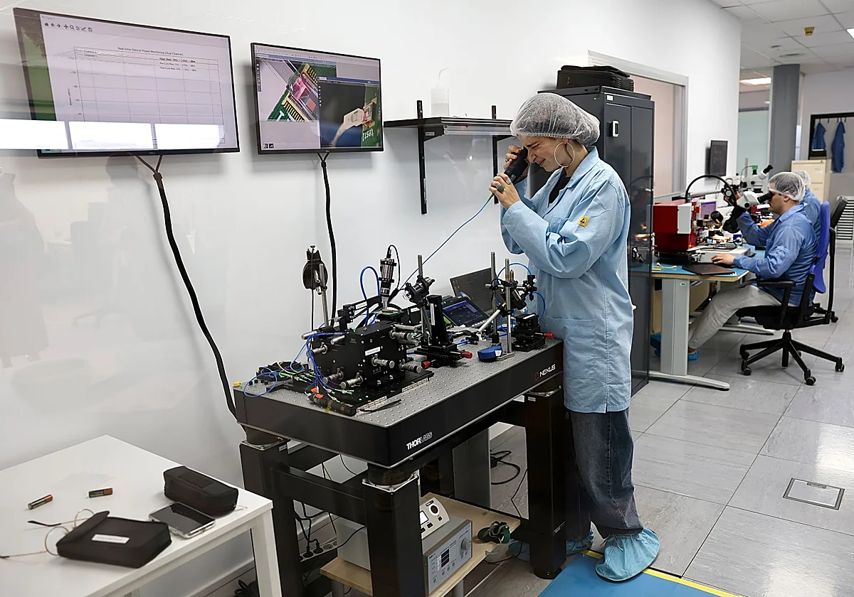 El nuevo laboratorio de AGPhotonics en el PTA consolida el liderazgo malagueño en tecnologías fotónicas