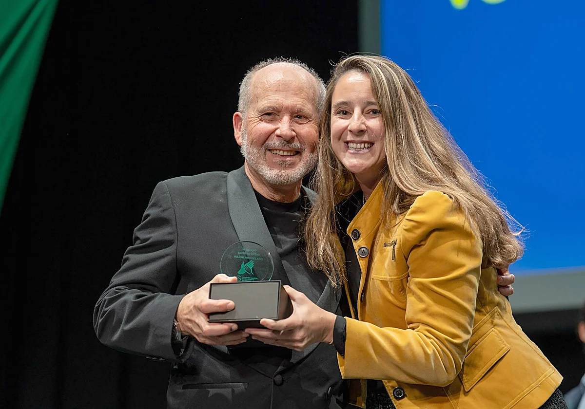 De fotógrafo del pueblo a 'voluntario ejemplar' para los enfermos oncológicos de Estepona