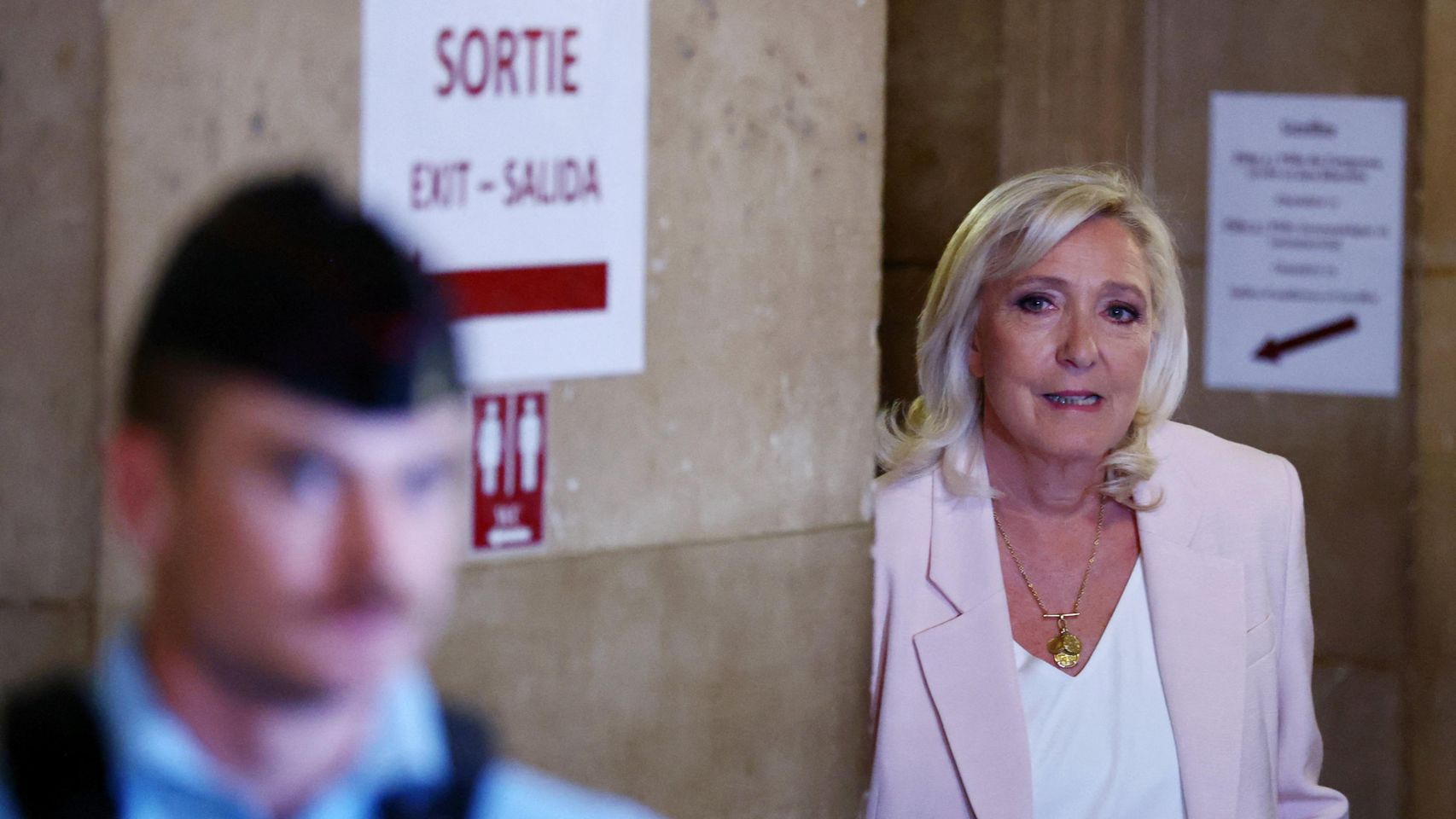 Marine Le Pen cierra la puerta a su delfín Jordan Bardella y se lanza a por el Elíseo pese a ser condenada por malversación