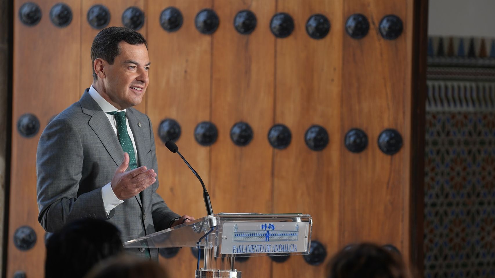 Juanma Moreno designará un gobierno más político que técnico para neutralizar a Vox y retiene la cartera de Igualdad