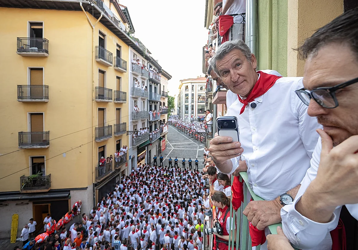 El Gobierno se cuelga de las palabras de Feijóo para acentuar su giro a la derecha