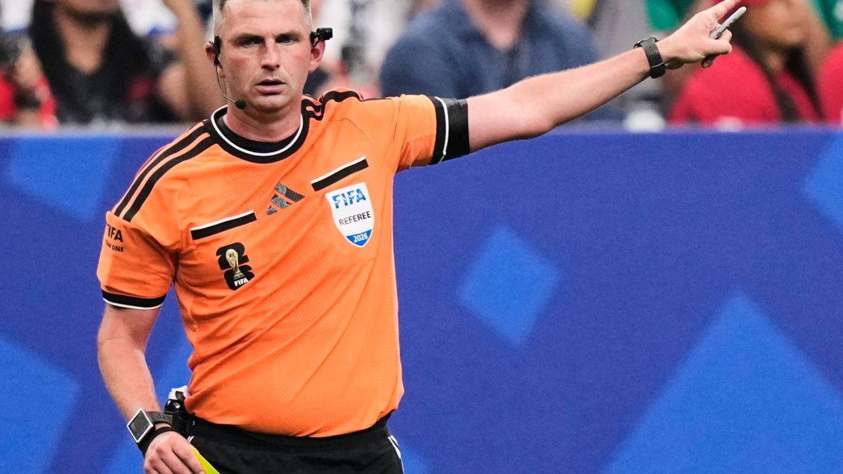 España ya tiene árbitro contra Bélgica: La Roja no pierde con él y su polémico neceser del Madrid