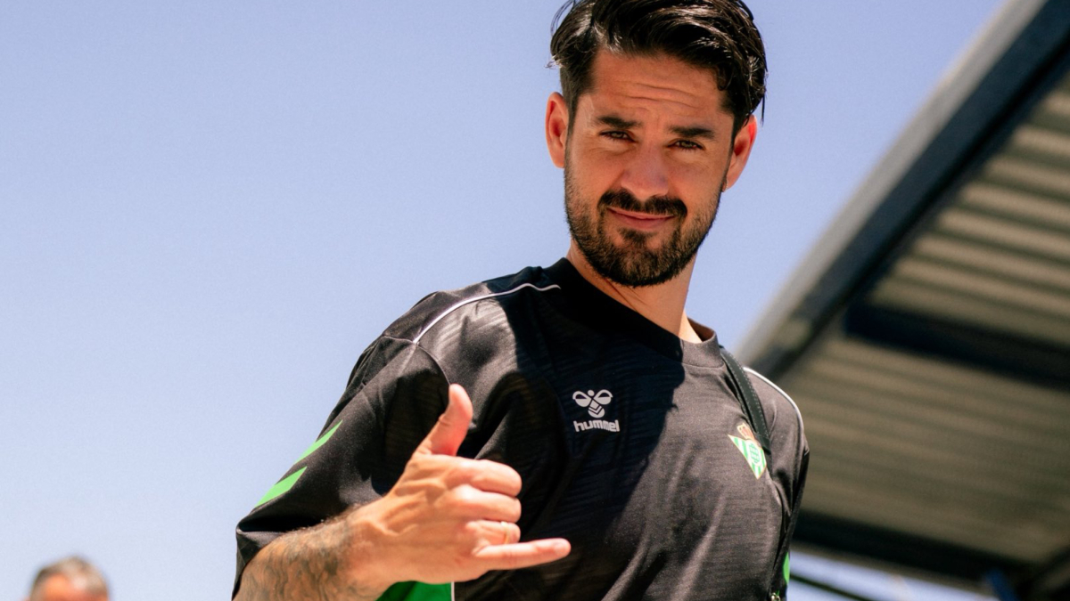 El Betis pone rumbo a su 'stage' en Alemania con 28 futbolistas