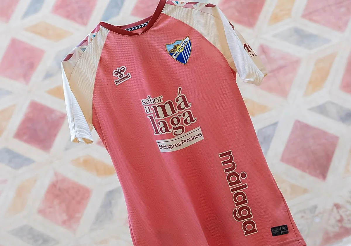 Más de medio millar de unidades vendidas de la nueva camiseta del Málaga en los primeros dos días