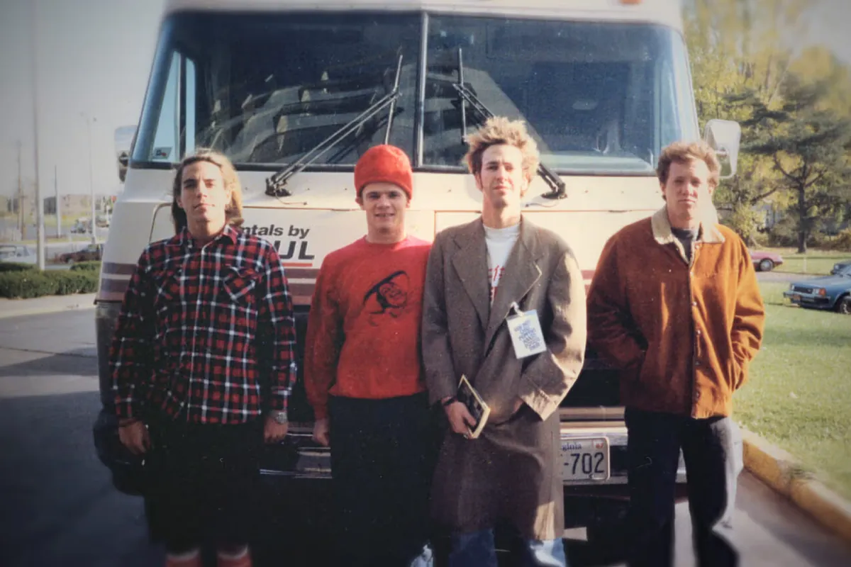 Cómo Red Hot Chili Peppers creó uno de los mayores negocios del rock
