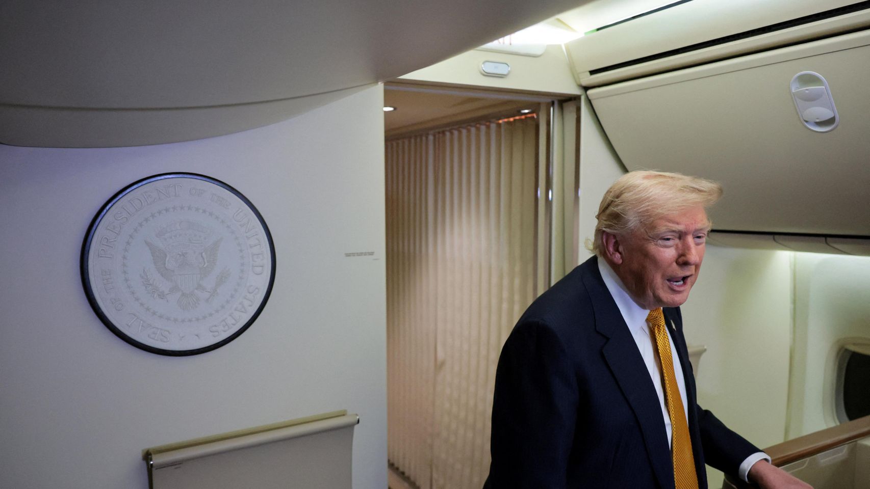 Trump dice ahora que España "se ha redimido por completo" al acceder a una "importante" solicitud de pago a la OTAN
