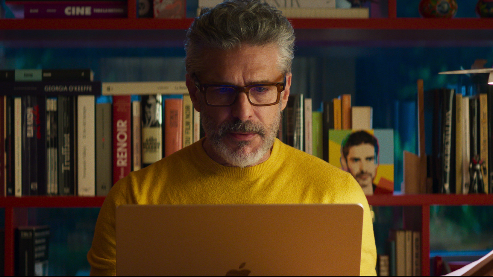 Llega a Movistar Plus+ la criticada película de Almodóvar que sedujo a los fans
