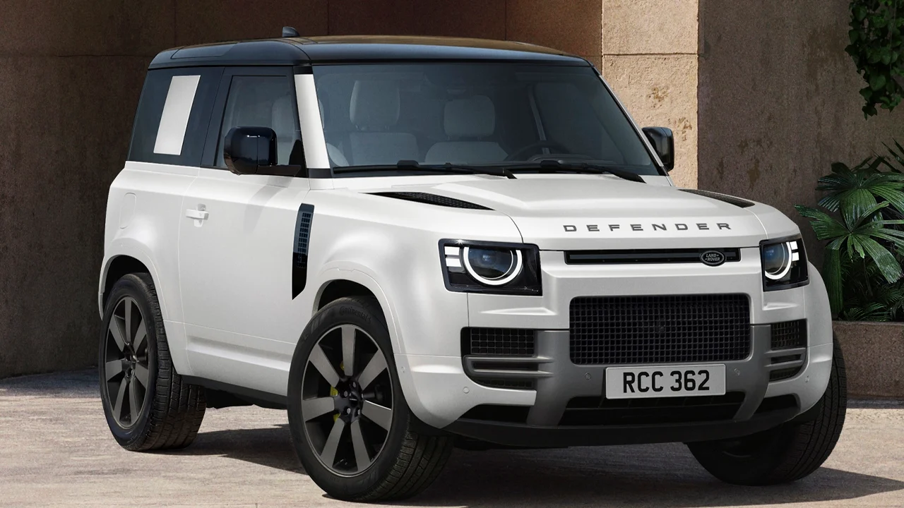 El Land Rover Defender 2028 estrena un nuevo acabado, un motor de gasolina y el OCTA pierde casi 100 CV