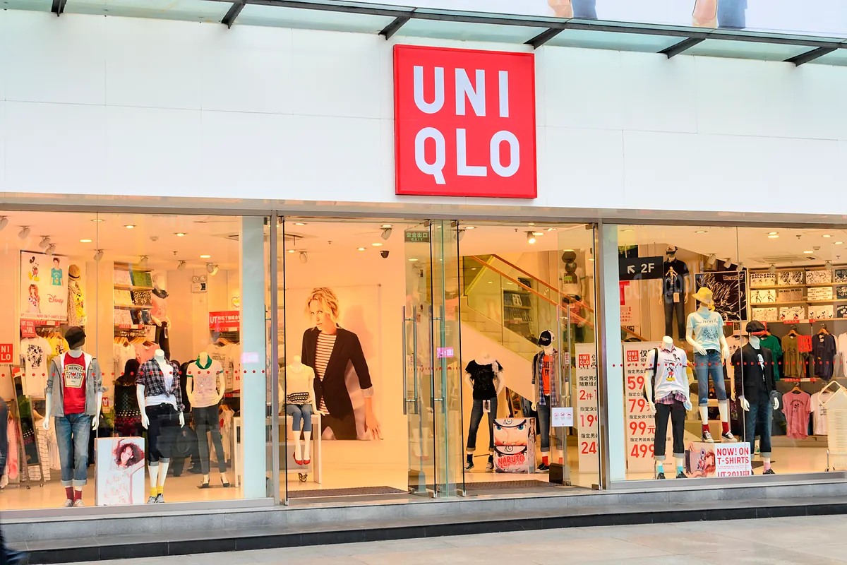 El dueño de Uniqlo gana un 25% más y mejora las previsiones