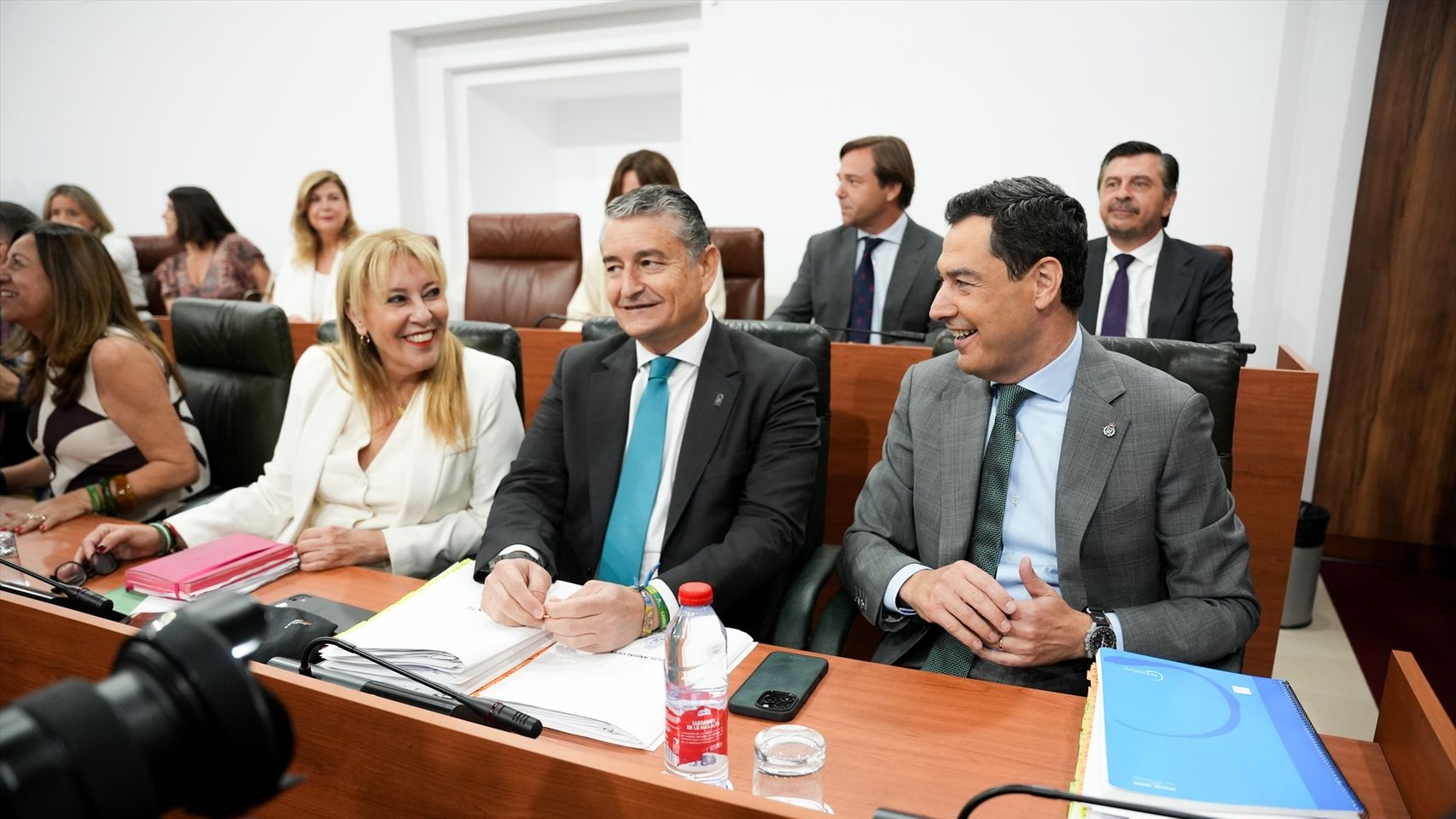 Juanma Moreno nombra vicepresidentes a Sanz y a España en un Gobierno "sólido" con más mujeres que hombres