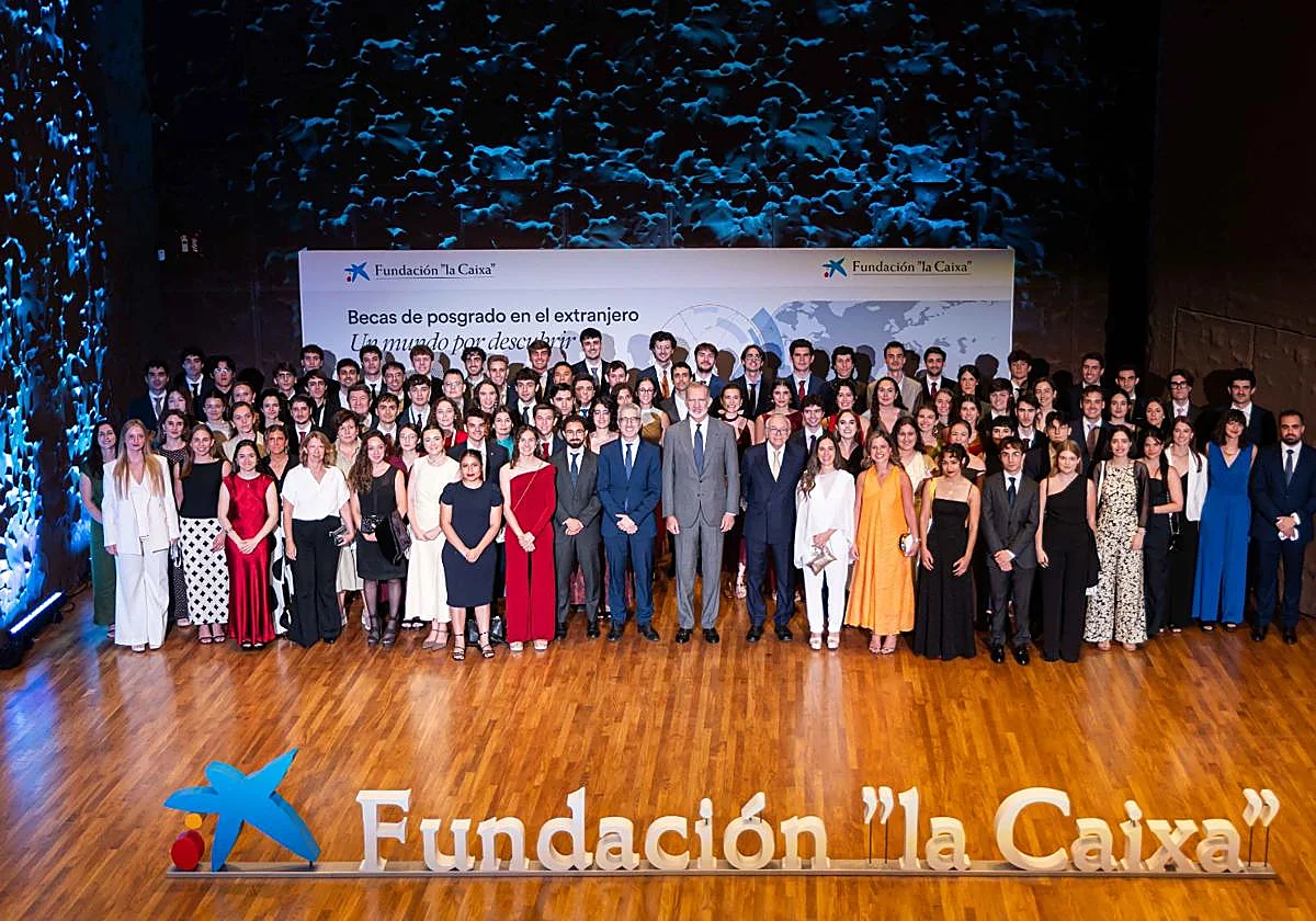 El Rey preside la entrega de las becas de posgrado en el extranjero de la Fundación 'la Caixa'