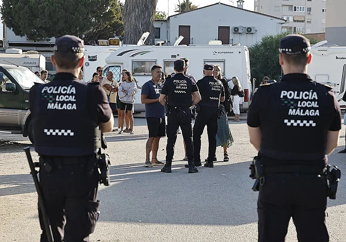 Malaga police notify Sacaba motorhome owners they are committing an offence by staying