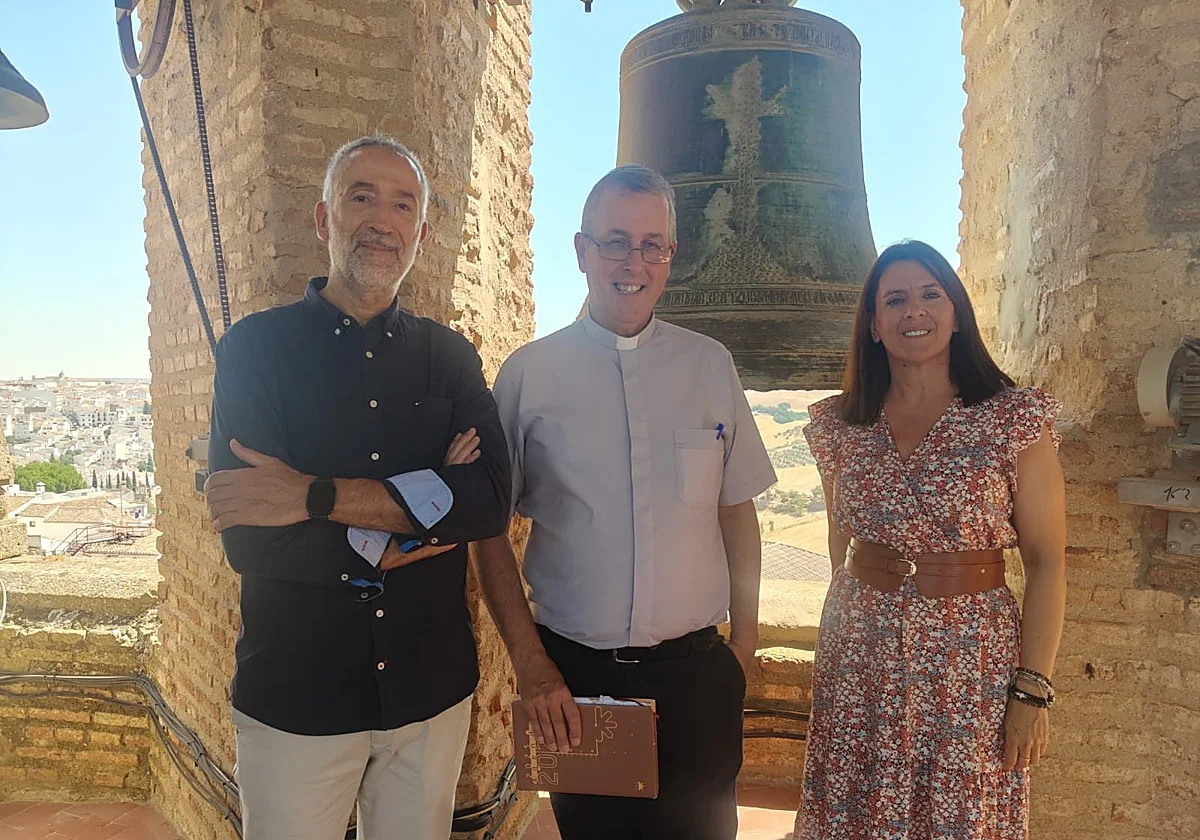Una botella de aceite abrirá las puertas del campanario de Santa María en Ronda