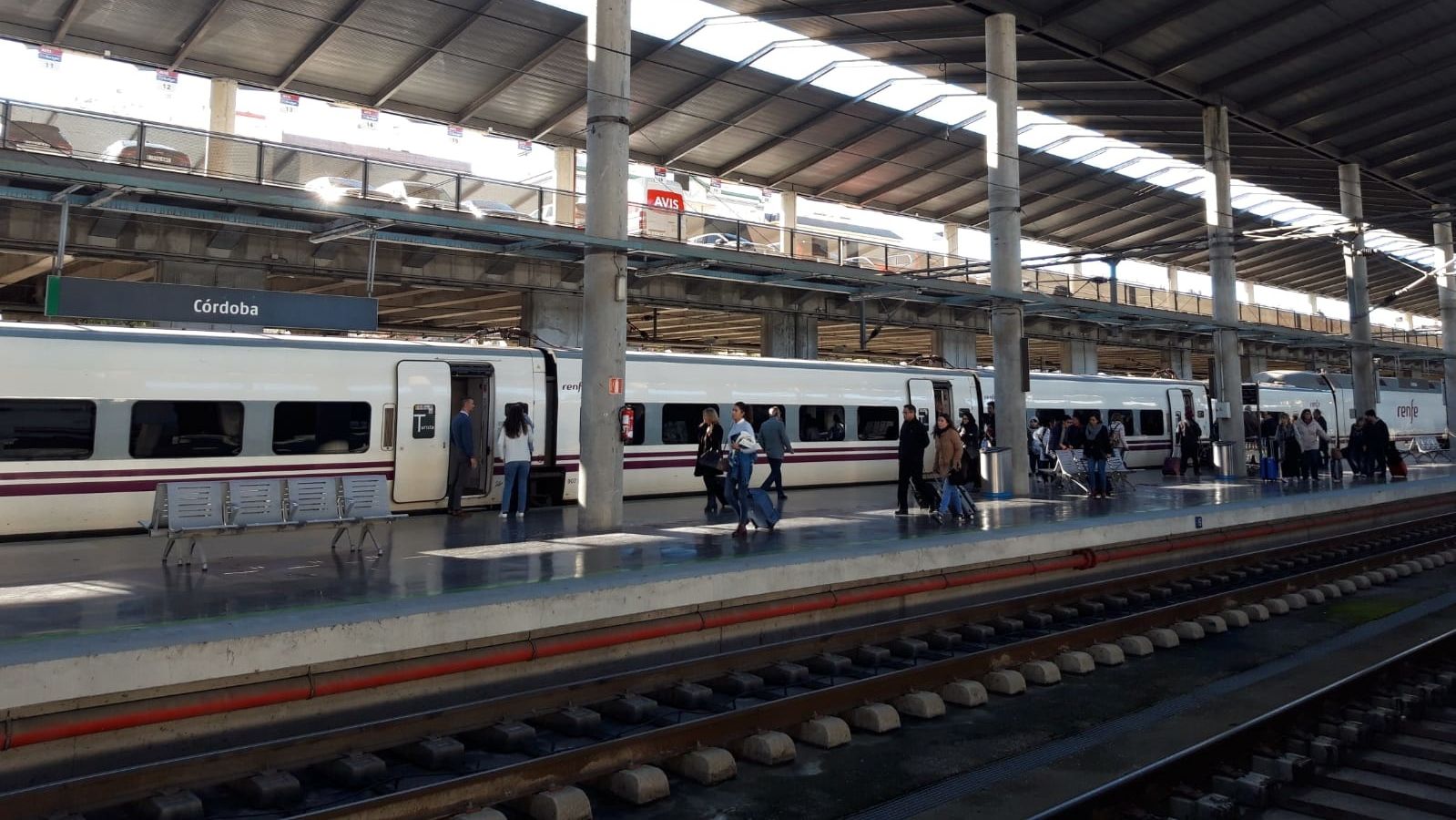 Suspendida la alta velocidad entre Madrid y Andalucía por un incendio en Córdoba