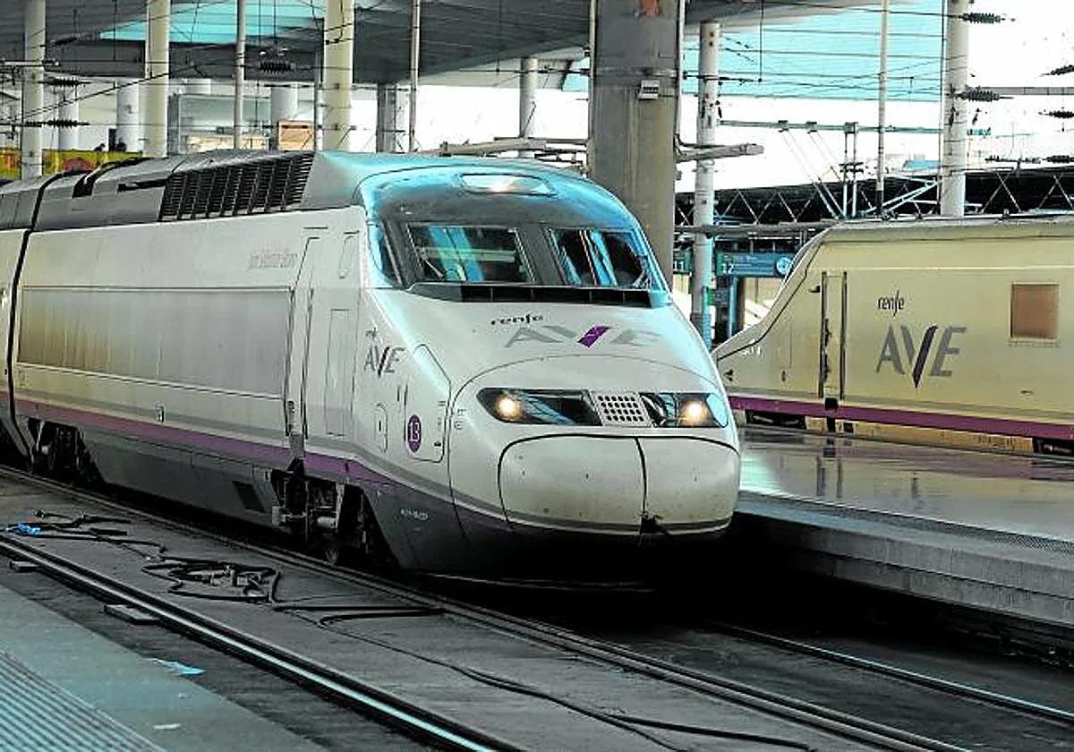Interrumpida la circulación de la línea de AVE entre Andalucía y Madrid por un incendio próximo a la vía