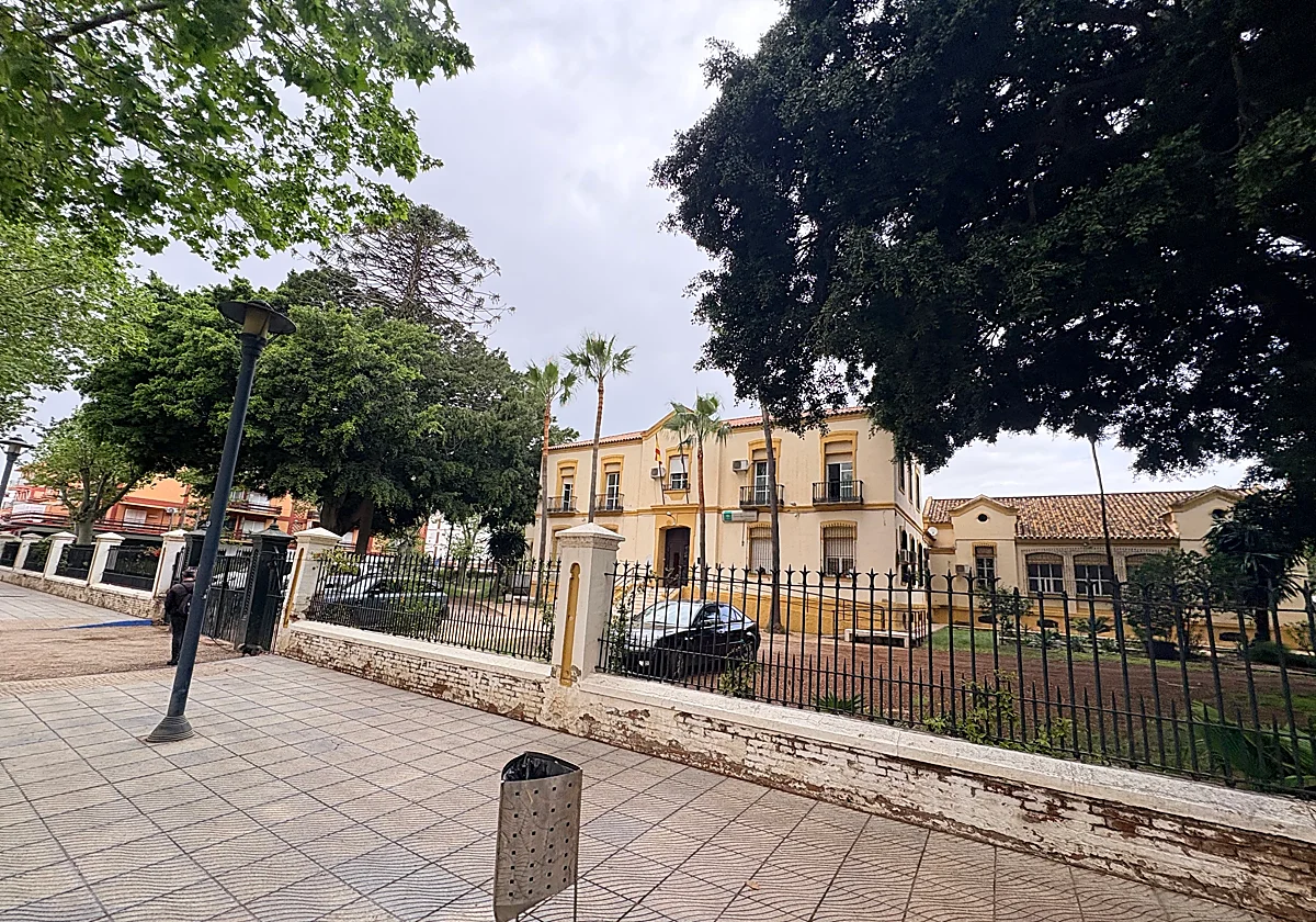 Tres menores detenidos tras agredir a un vigilante en un centro de acogida de Torre del Mar