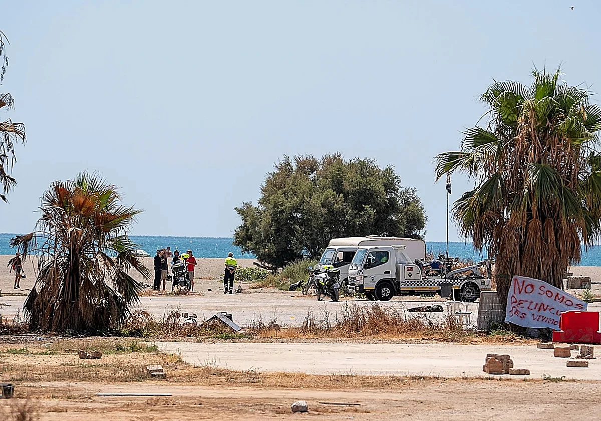 Last motorhomes leave Malaga's Sacaba beach under police pressure