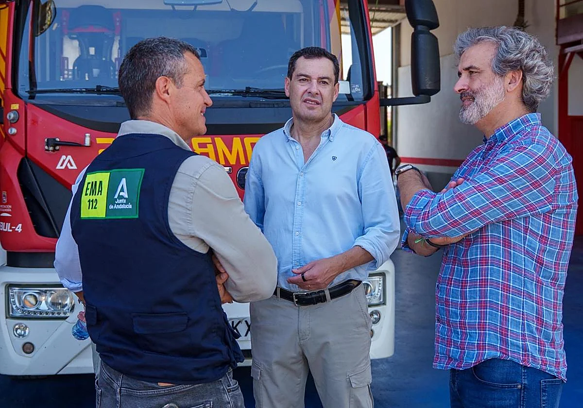 Juanma Moreno marca como primer objetivo «evitar que haya nuevas víctimas» en el incendio de Los Gallardos