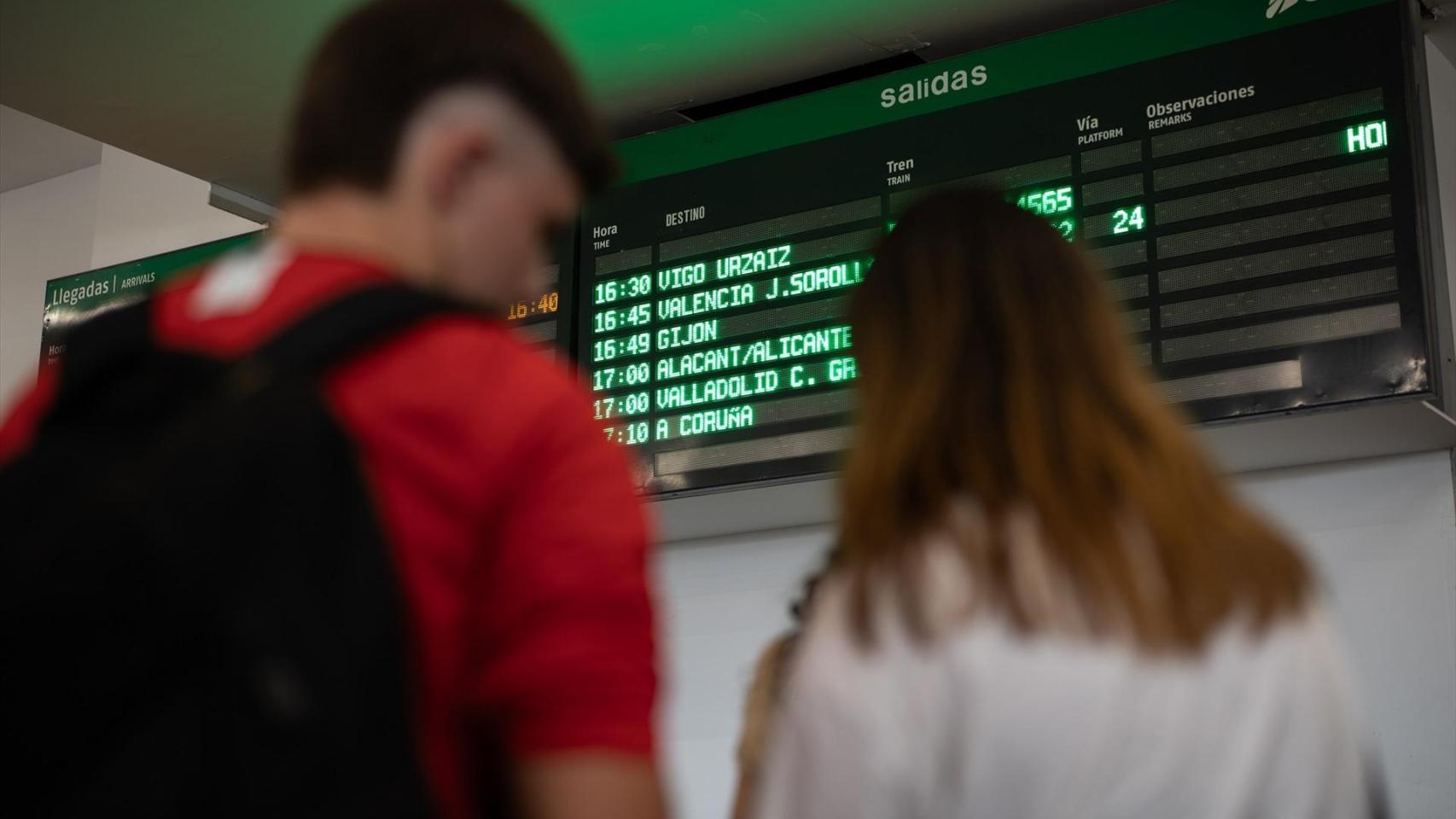 Retrasos en Chamartín en plena Navidad: varios trenes de larga distancia y alta velocidad, detenidos por una incidencia