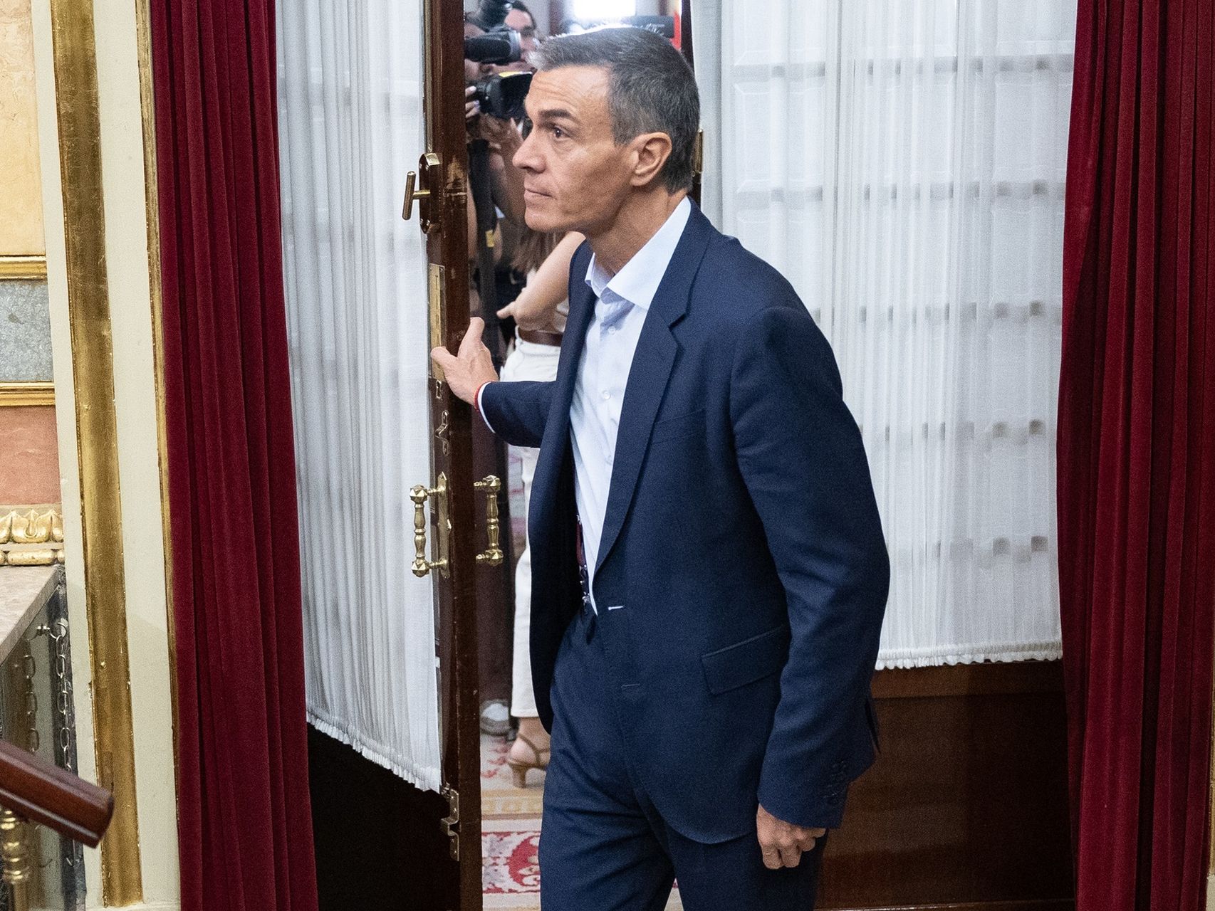 La última tentación de Sánchez: abrir la campaña el 20-N, fecha de la muerte de Franco, y votar el 6-D, Día de la Constitución