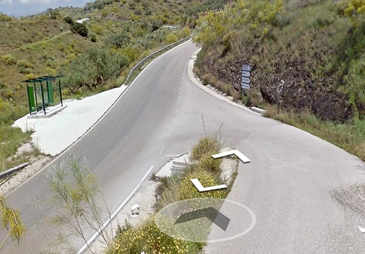 Fallece un hombre de 61 años tras salirse su coche de la carretera y volcar en Canillas de Aceituno