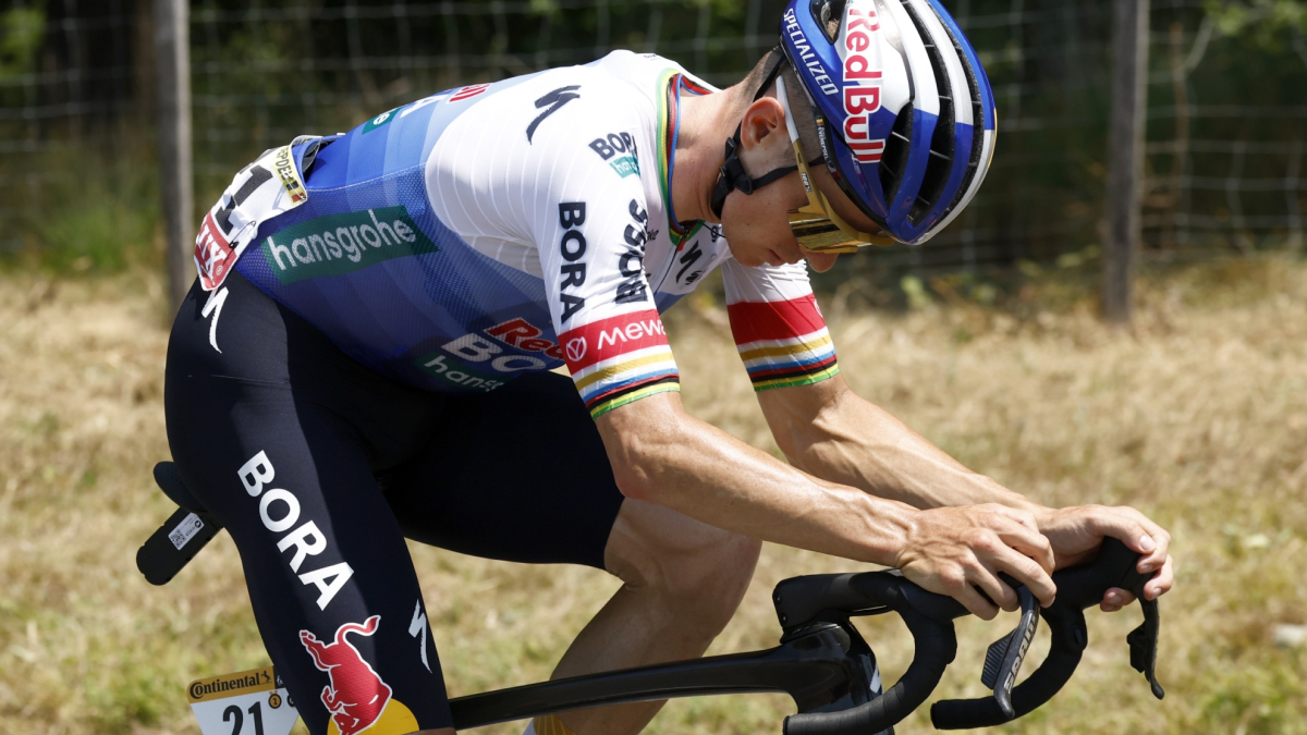 Lefevere incendia la guerra entre Evenepoel y Lipowitz: "Remco es el macho alfa por excelencia"