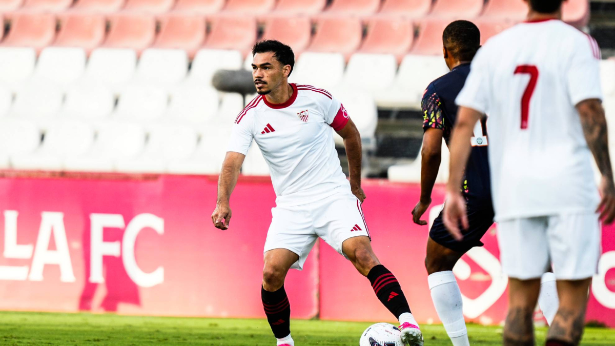 Miguel Sierra decide el primer amistoso del Sevilla
