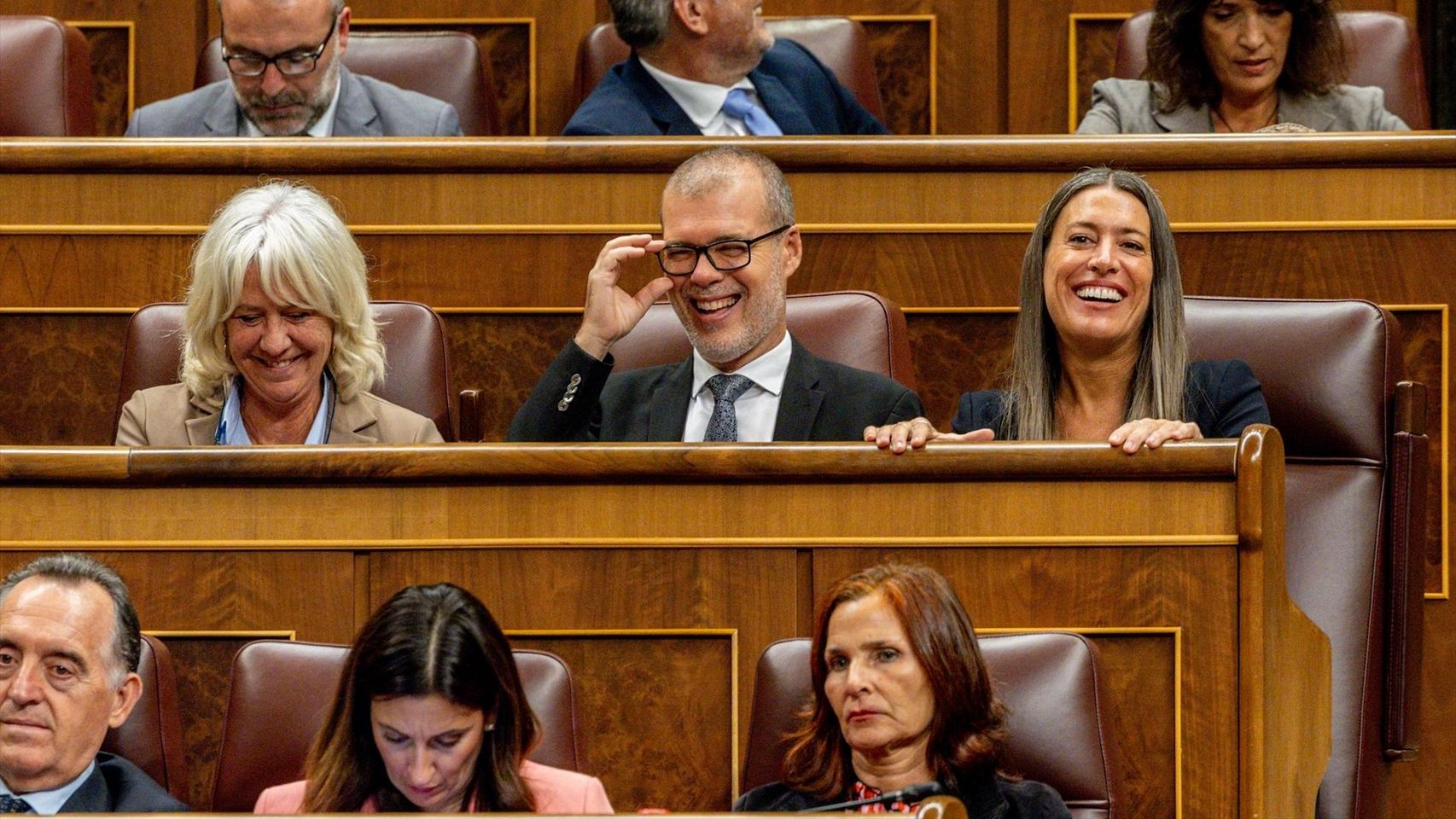 El Gobierno ofrece un 'caramelo' de 6.000 millones a Cataluña para captar a Junts y otros menores al resto para quebrar al PP
