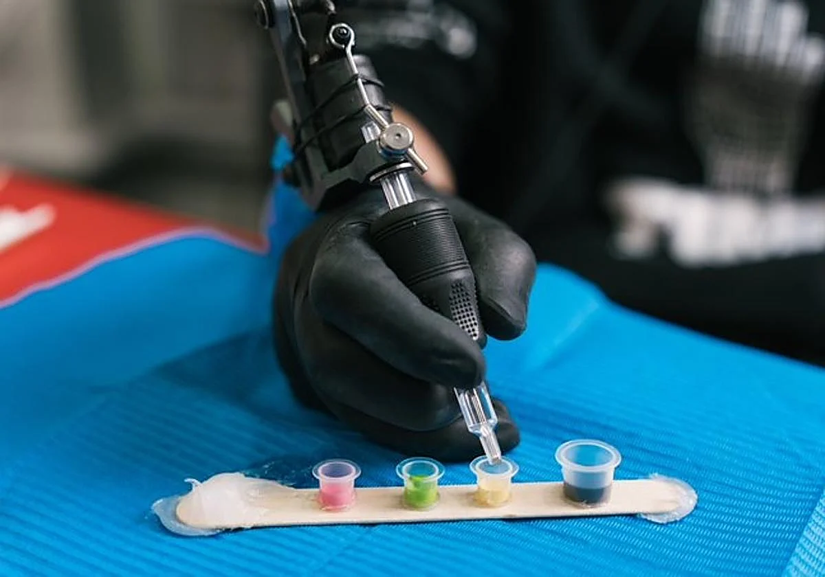 Retiran unos productos para tatuajes y maquillaje permanentes no autorizados en España