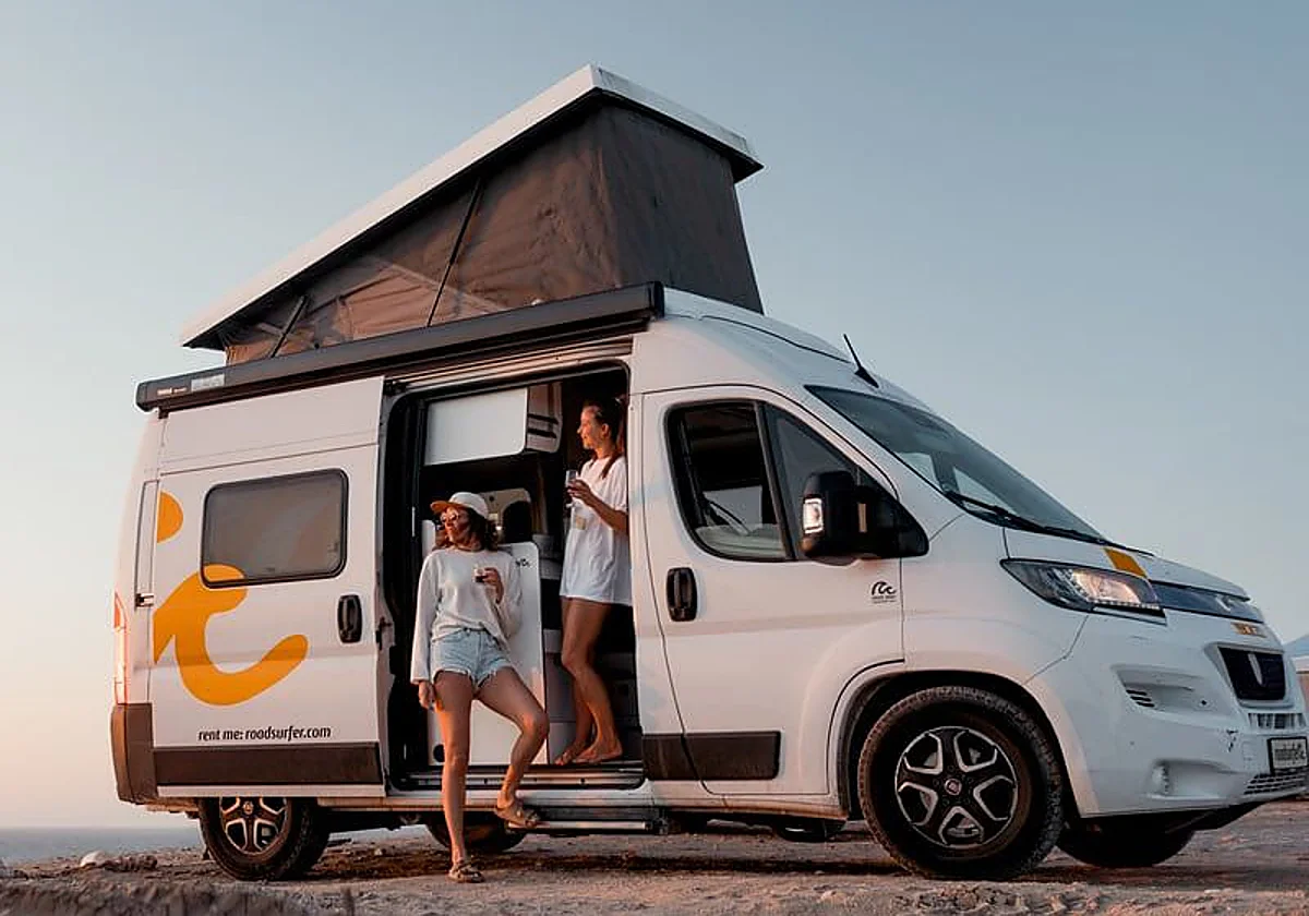 Fin a la batalla entre acampar y estacionar: España define las condiciones para campers y autocaravanas
