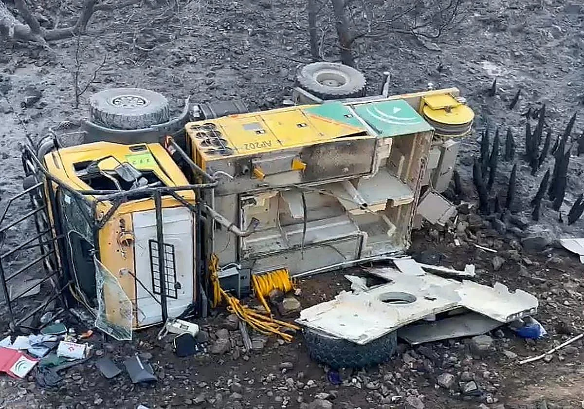 Dos bomberos del Infoca resultan heridos tras sufrir un accidente con su camión en Bédar