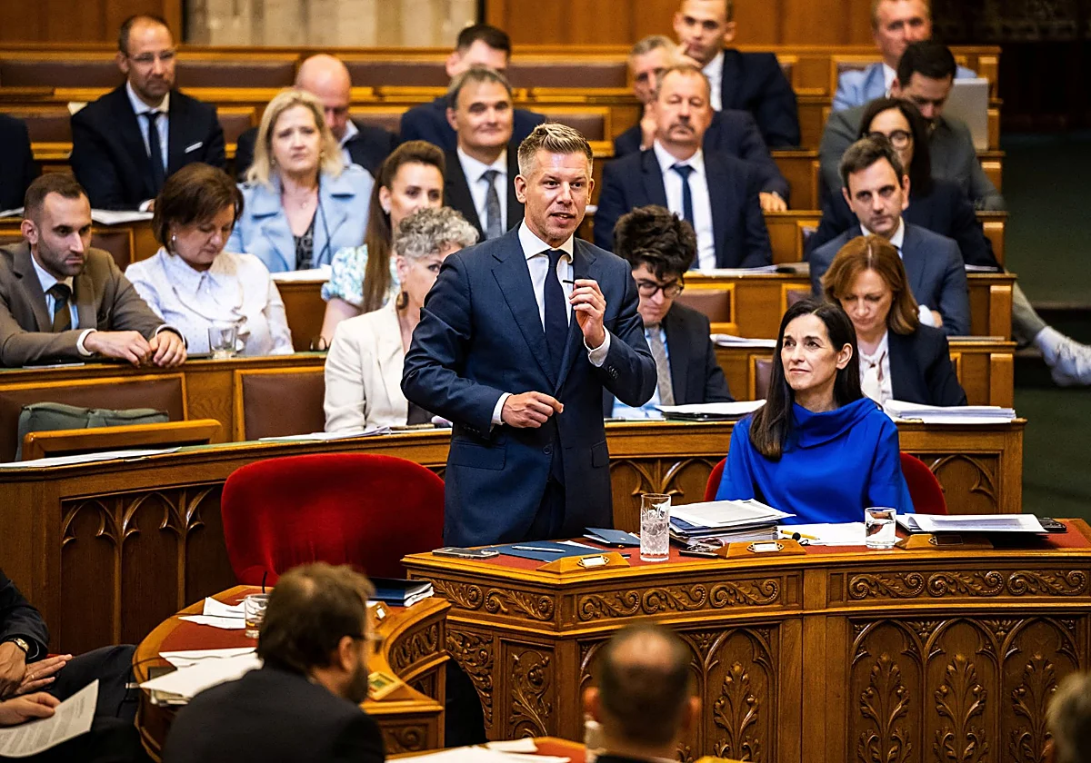 El Parlamento húngaro aprueba la reforma que permitirá destitución del presidente Sulyok