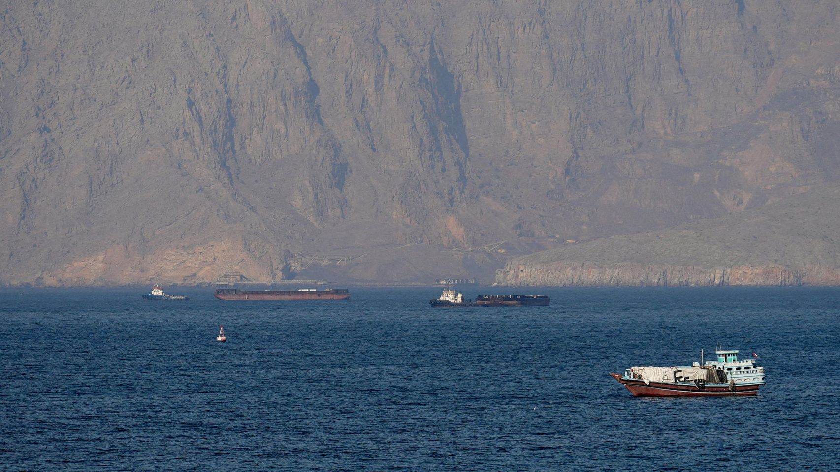 Guerra de Irán, última hora en directo | Estados Unidos bombardea por tercera noche consecutiva a Irán y Teherán ataca petroleros en Ormuz