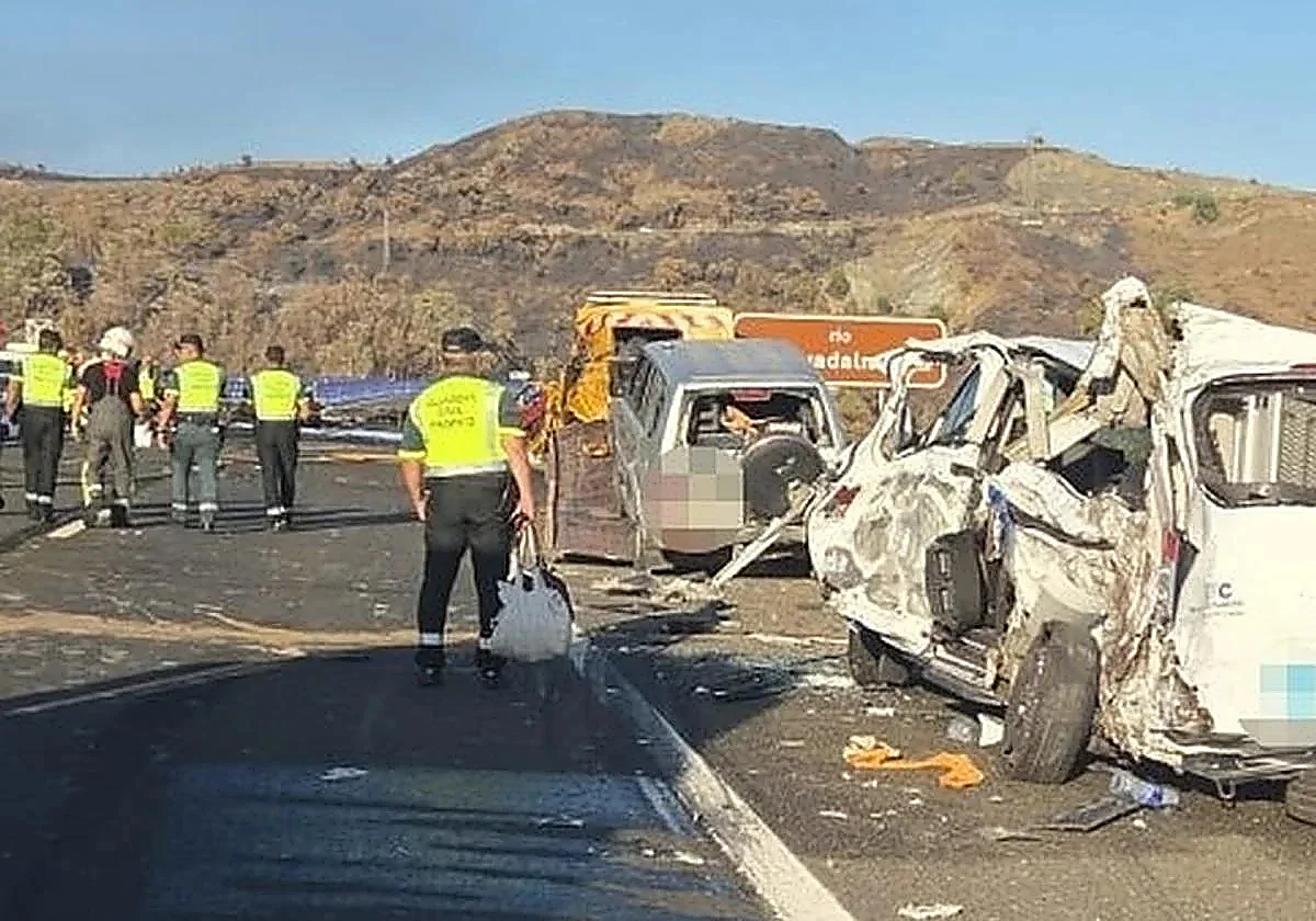 Malaga AP-7 motorway collision between several vehicles and subsequent fire kill two and seriously injure five
