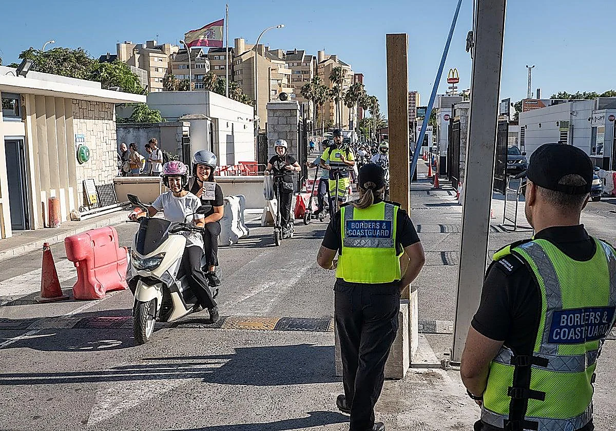 Gibraltar says goodbye to its border