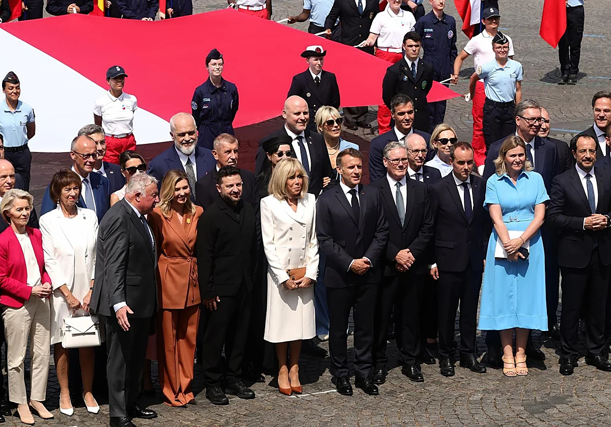 Francia presume de liderazgo europeo y poderío militar en el último 14 de julio de Macron