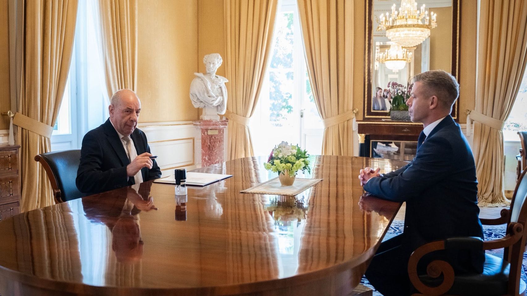 Péter Magyar enmienda la Constitución de Hungría para purgar al jefe de Estado y otros funcionarios leales a Orbán