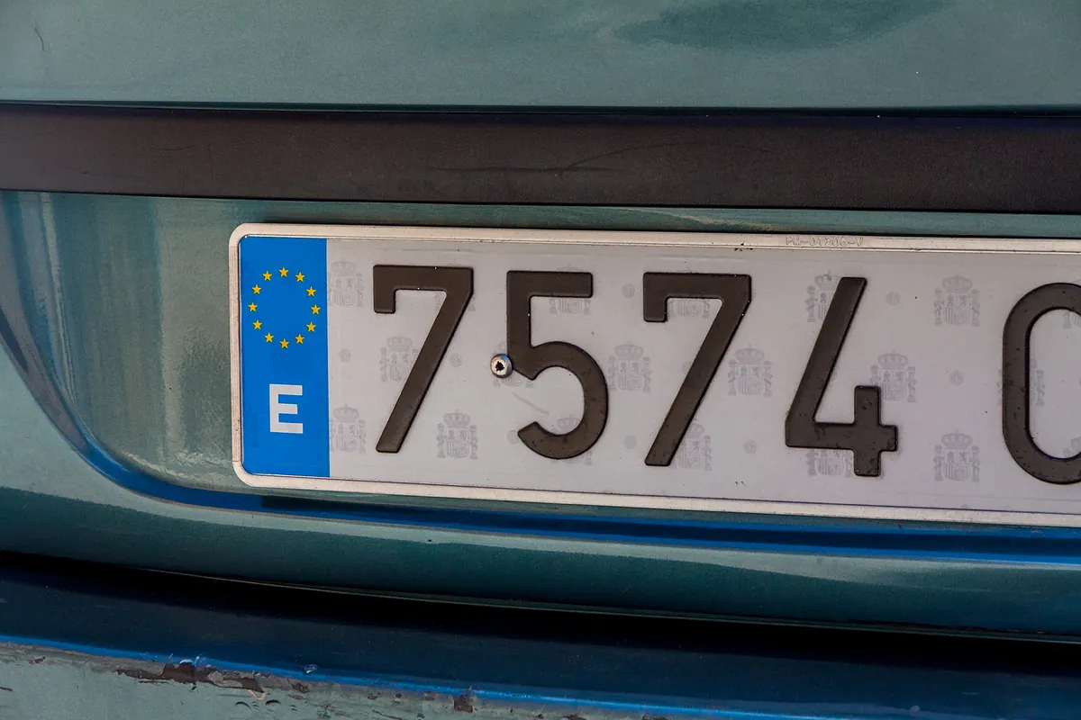 La DGT confirma: cambios en las letras de las matrículas de los coches a partir del 1 de julio de 2026