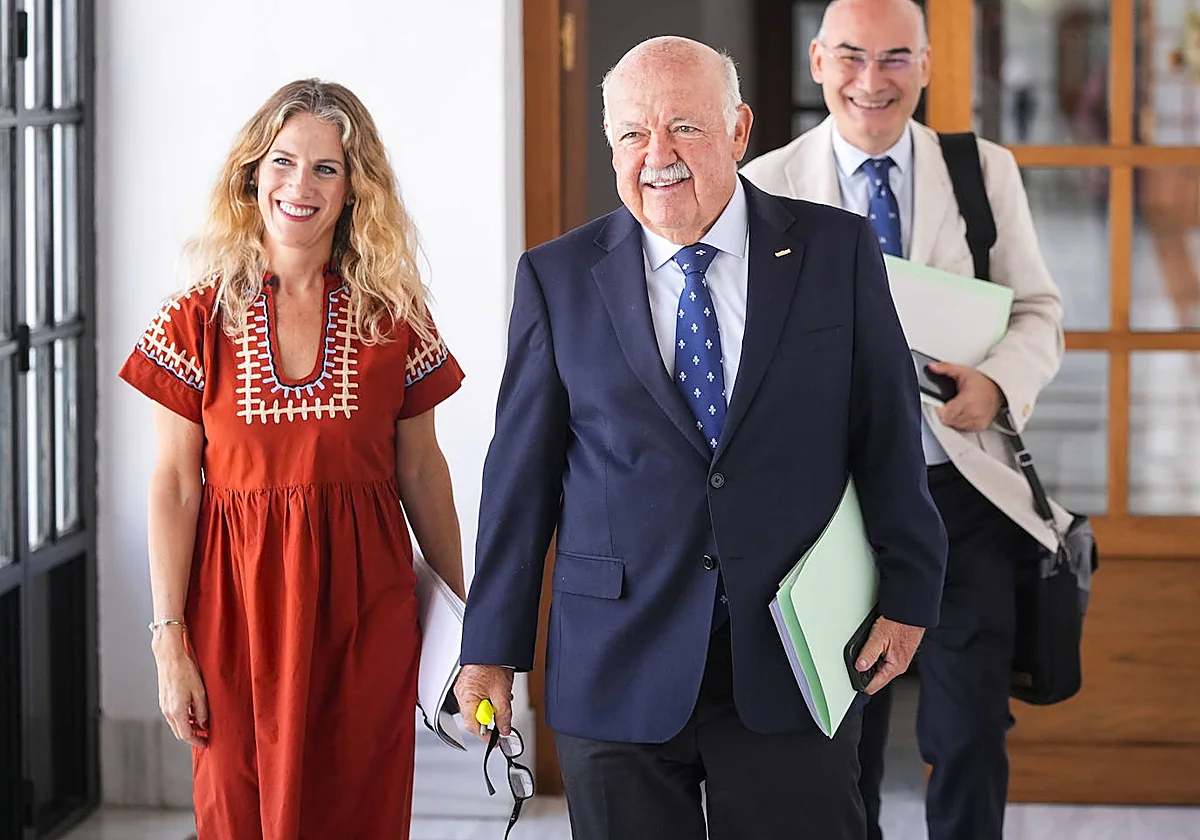 La oposición considera un menosprecio institucional el relevo exprés de Aguirre en el Parlamento