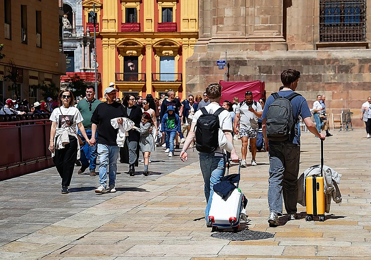 Málaga aprueba este jueves la moratoria de apartamentos turísticos y hoteles por tres años
