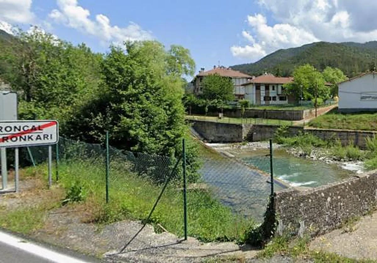 Fallecen una madre y sus dos hijos ahogados en el río Esca, en Roncal