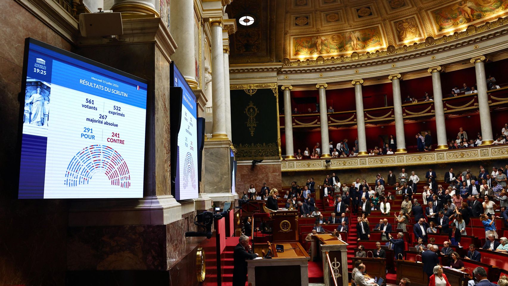 El Parlamento de Francia legaliza la eutanasia y el suicidio asistido: Macron celebra su "compromiso" cumplido