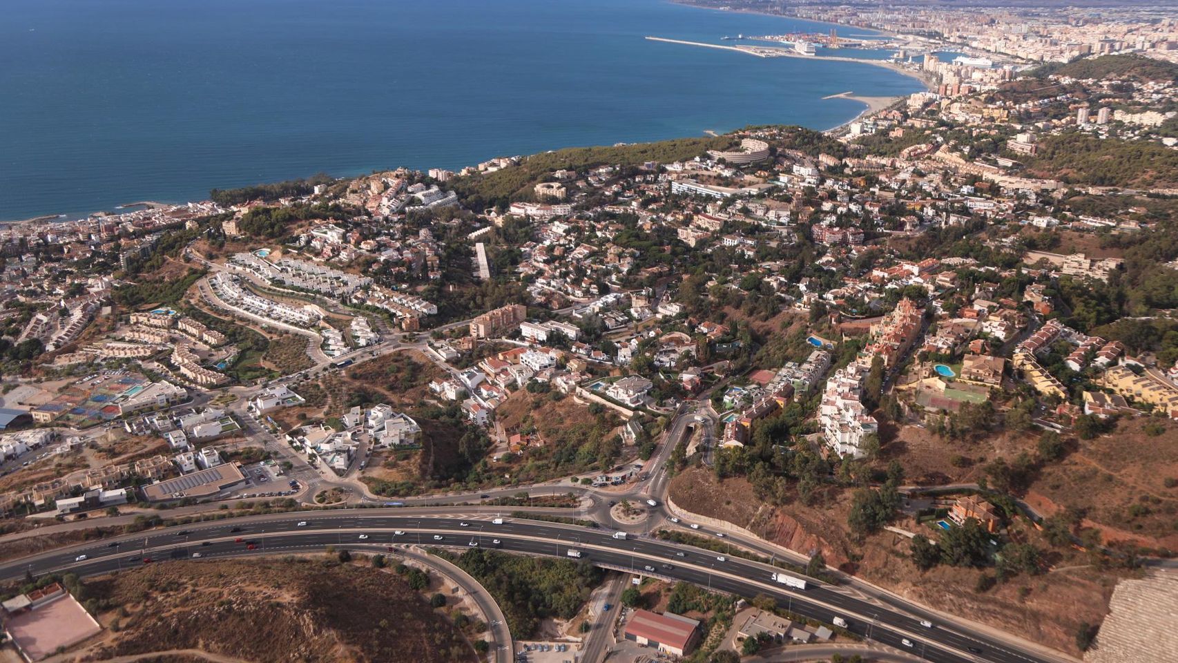 Málaga da el paso definitivo para vetar apartamentos turísticos y hoteles en suelo residencial durante tres años